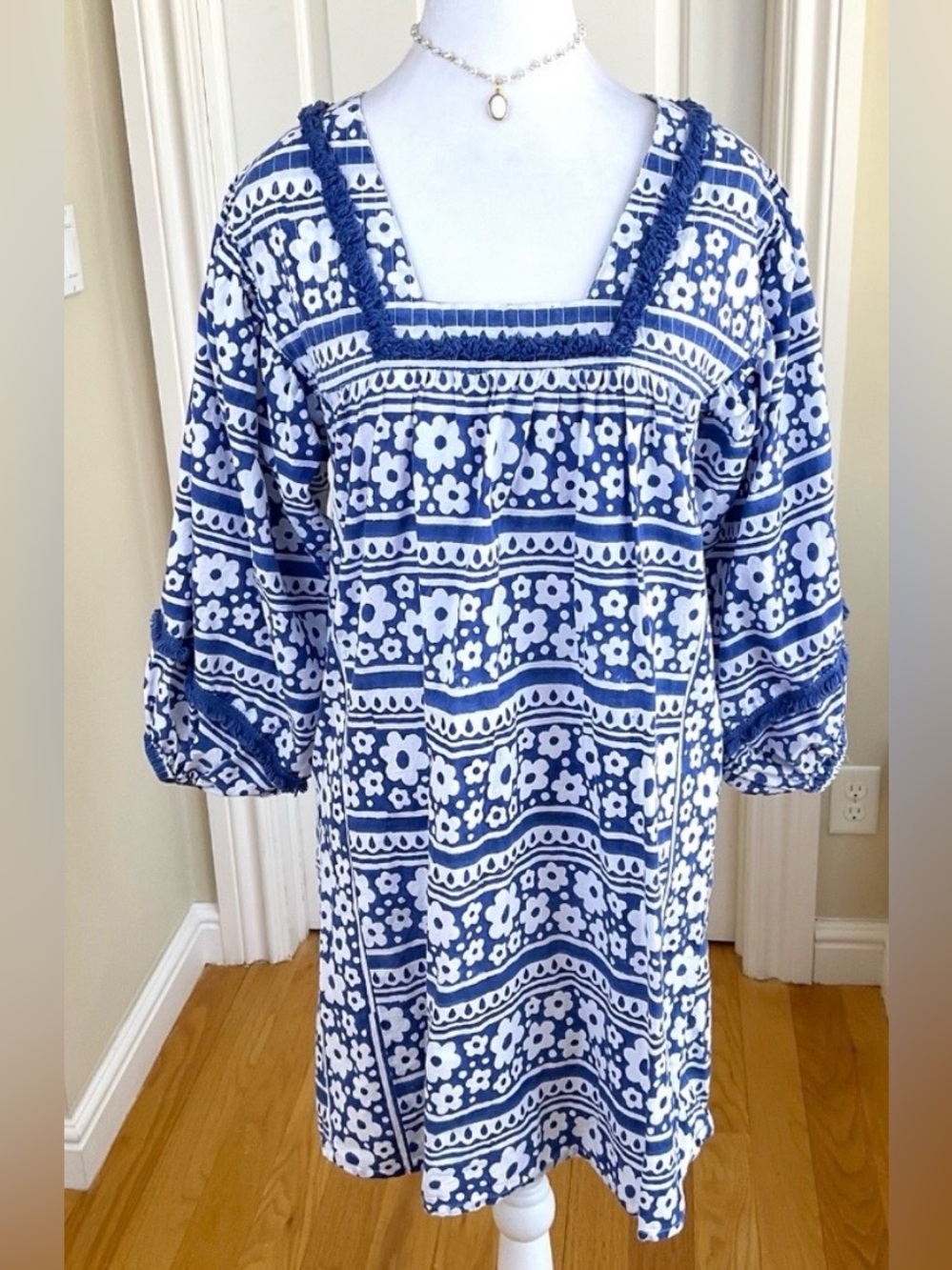 Tuckernuck Blue and White Floral-Print Mini Dress; Size Large. Pit to pit 18.5” - Picture 12 of 12